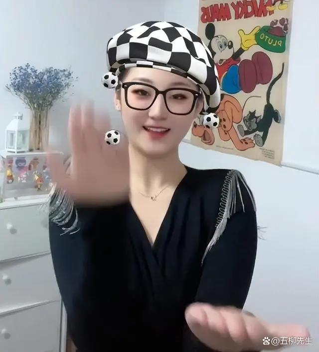 大衣哥助阵儿媳妇直播唱歌太陶醉,大衣哥前儿媳最新视频