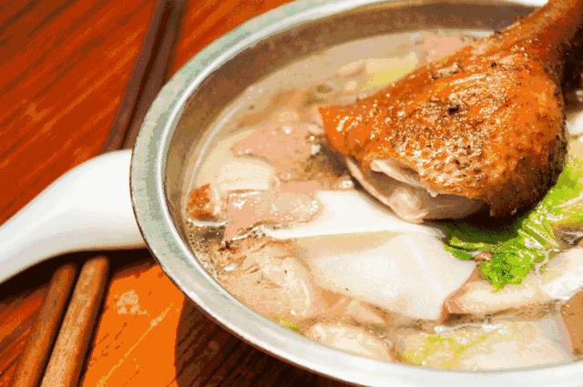 连续21年吊打厦门！这座疯狂“搞钱”的小城，藏着比三亚清净的海