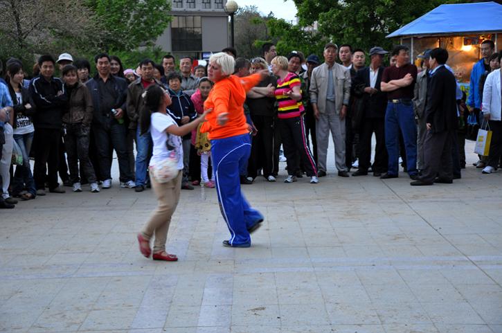 单骑五万里环游中国,85后黑龙江姑娘单骑环游中国