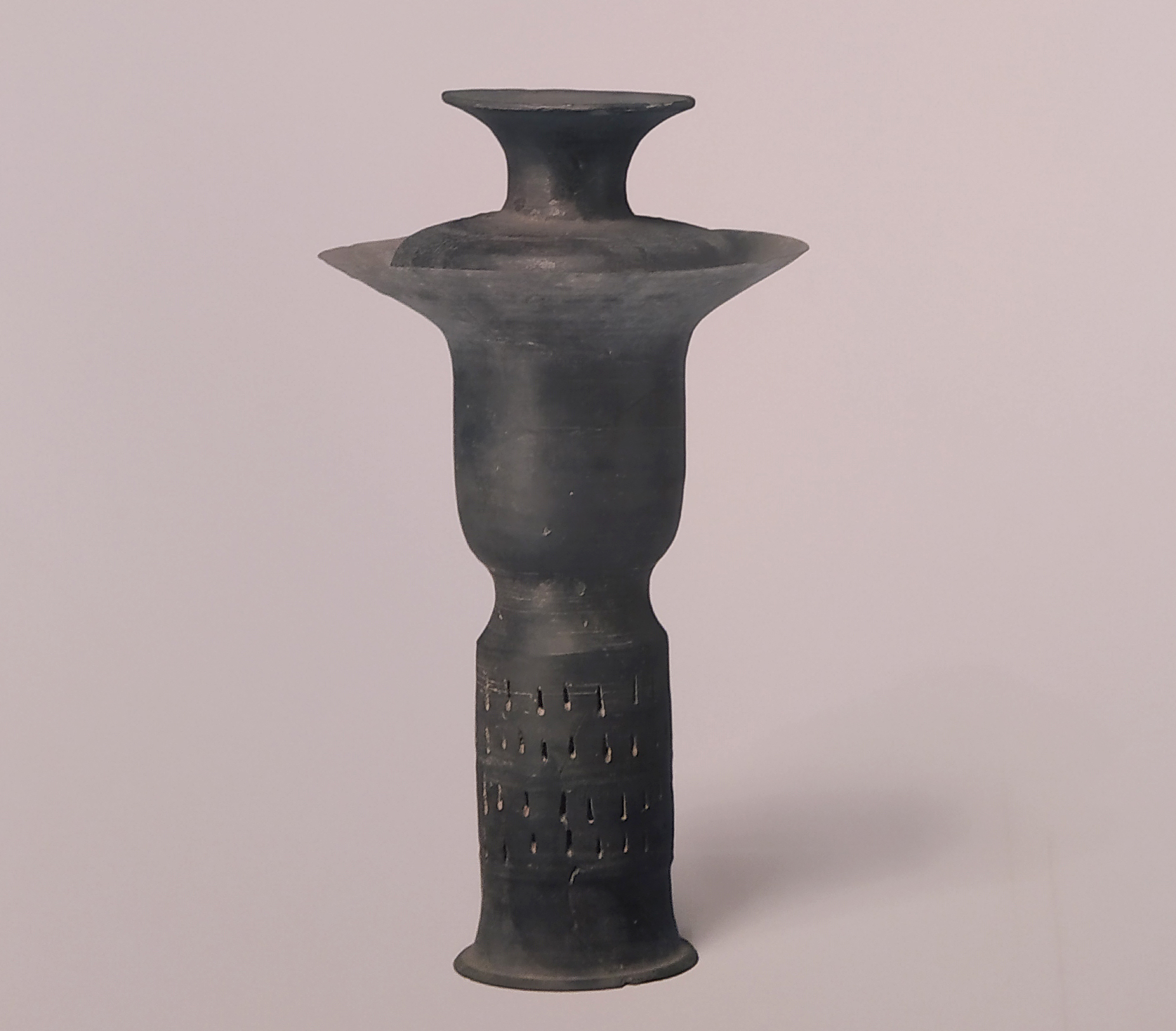 薄如纸的蛋壳黑陶,薄如纸的国宝蛋壳黑陶