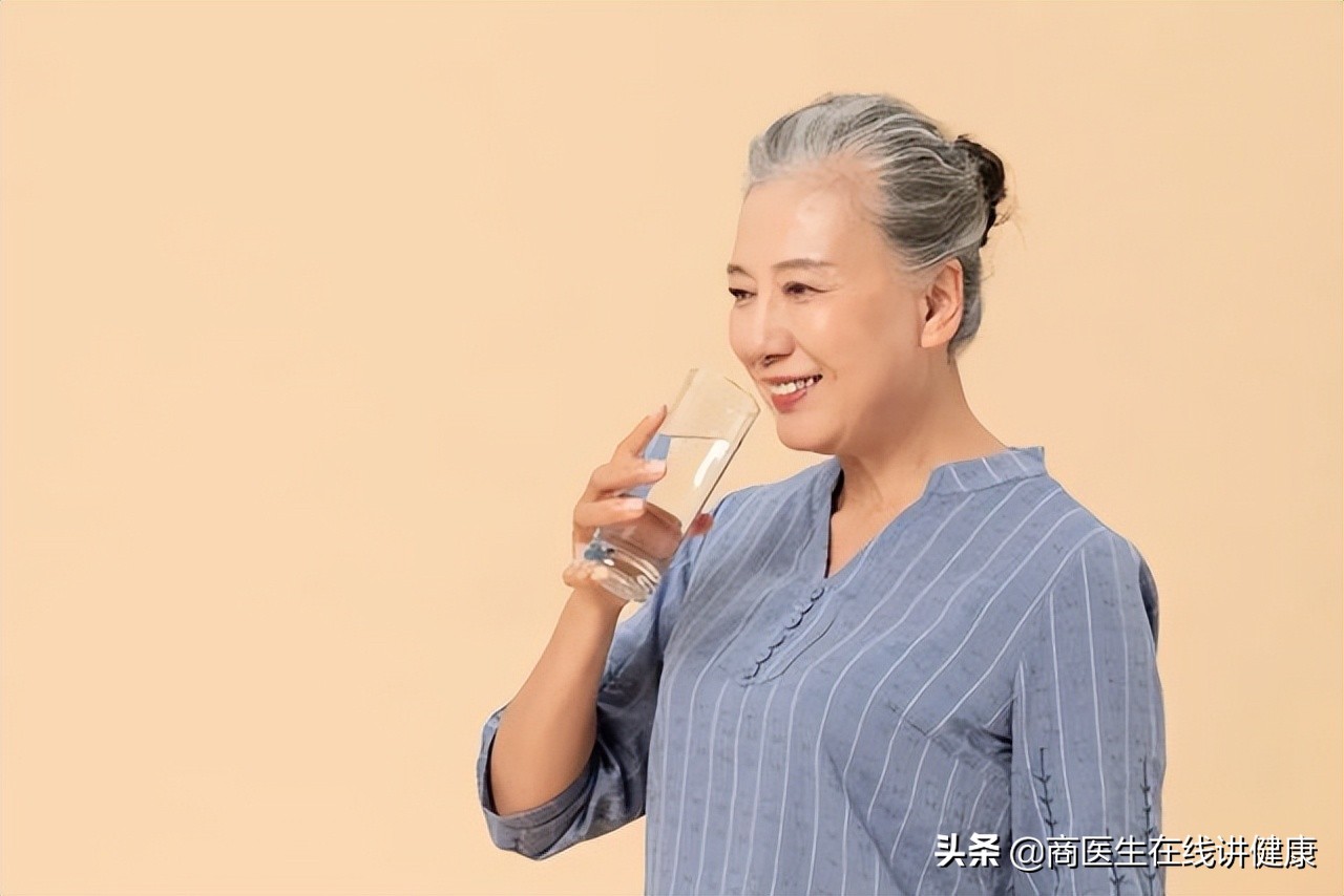 糖尿病人吃东西会有什么症状,糖尿病管住嘴迈开腿