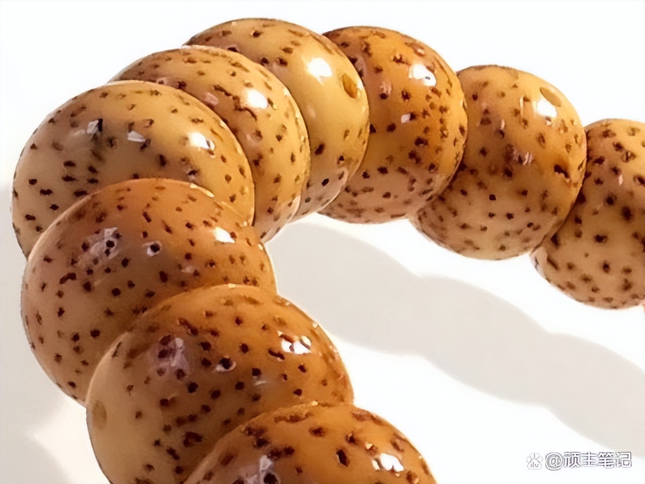 星月菩提绿豆盘玩,星月菩提有个小眼啥意思