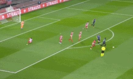 乌克兰球星祈祷,乌克兰足球巨星呼吁和平