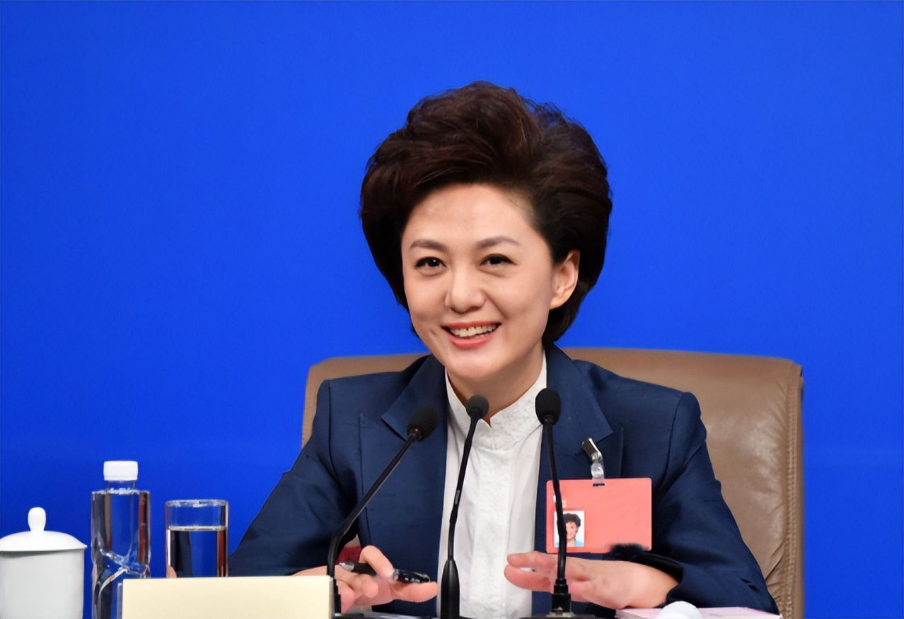 海霞为什么嫁给清华教授,清华北大48岁海霞全家照片