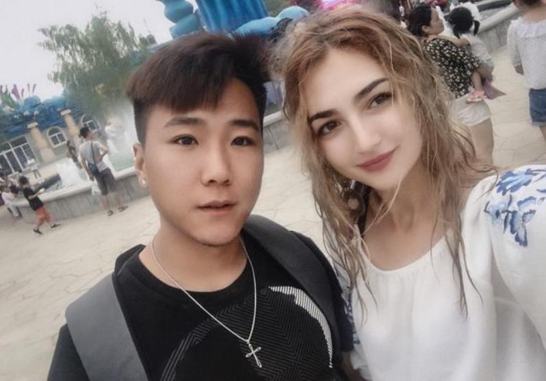 天津踢足球小伙和外国媳妇,天津踢足球小伙与乌克兰媳妇