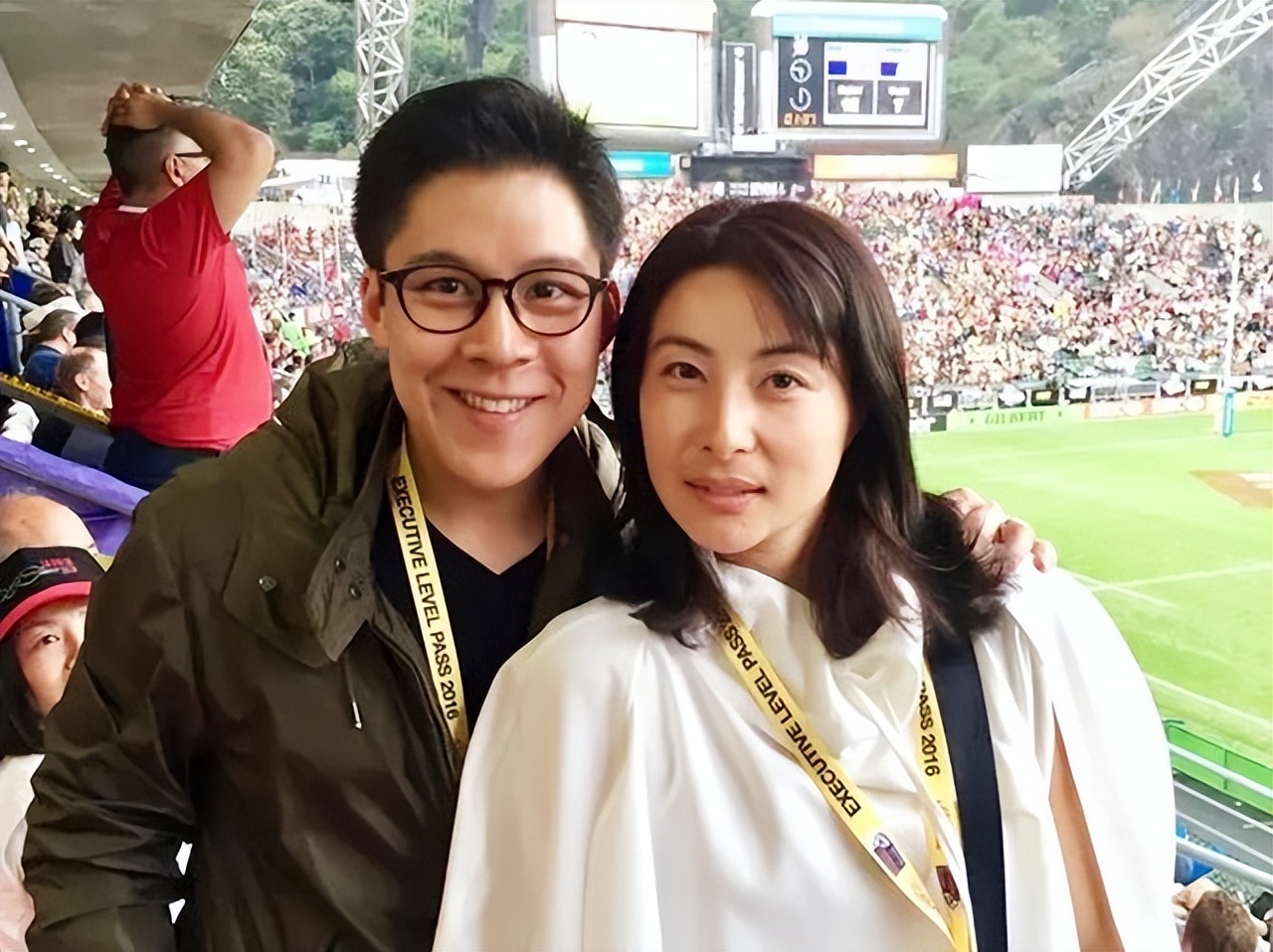 24岁跳水皇后为什么嫁50岁老公,三代跳水皇后齐聚