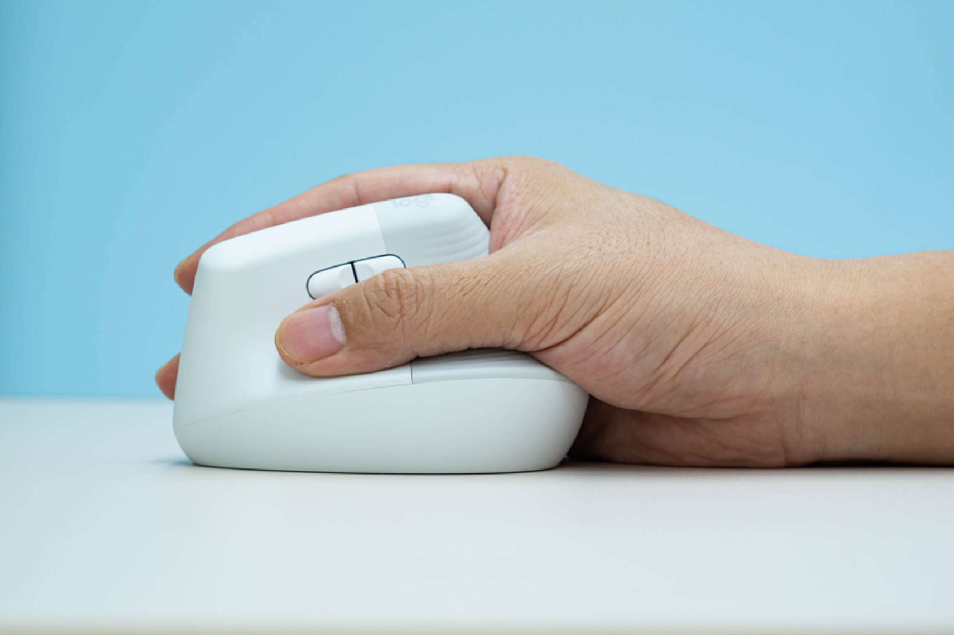 罗技垂直鼠标测评,罗技lift垂直鼠标