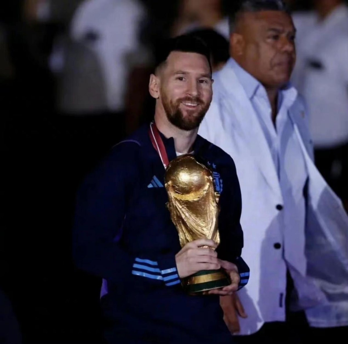 球王梅西天神下凡率一场未败夺冠,梅西安东内拉颜值巅峰