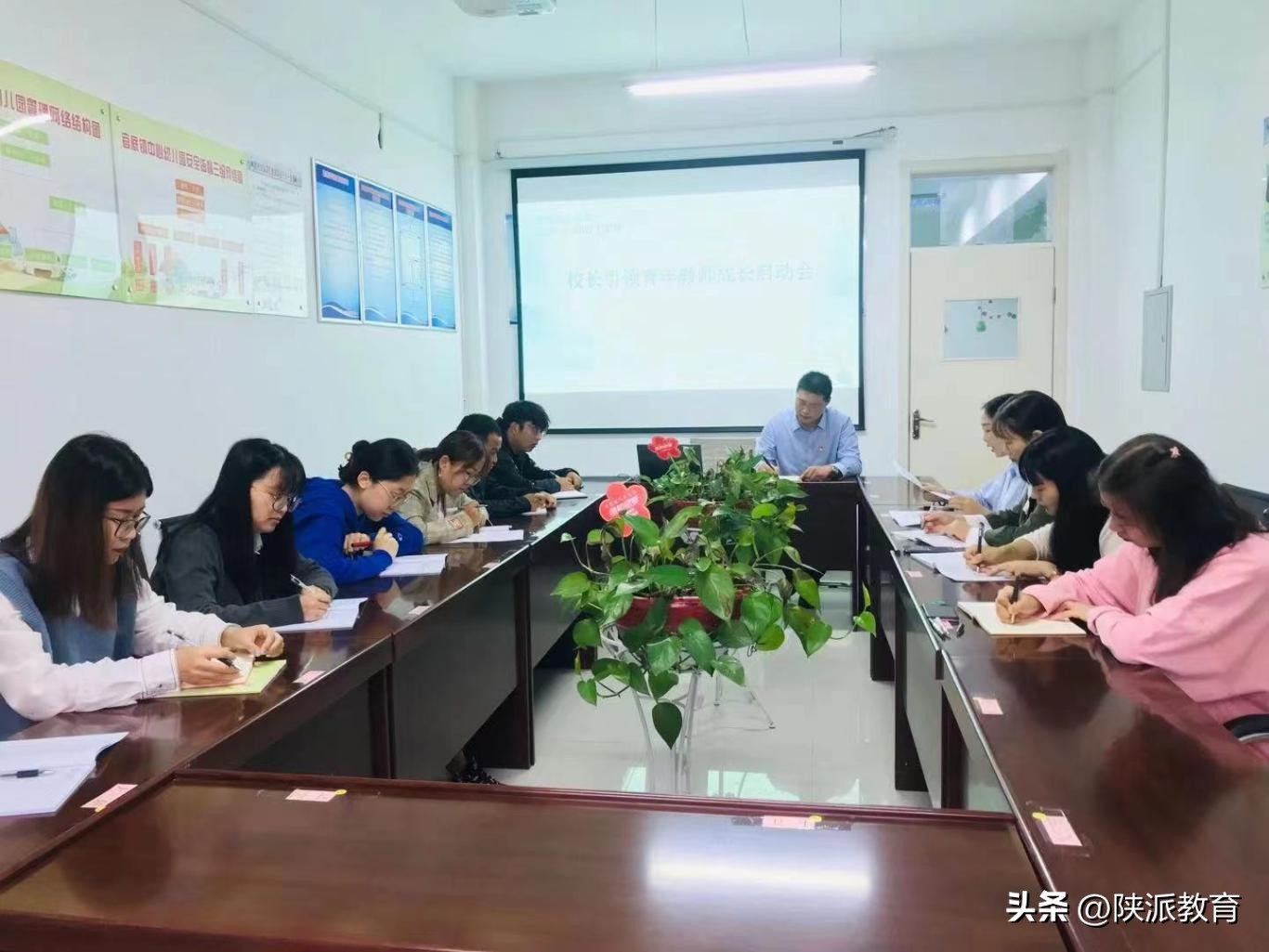 一个农村校长的“三问”与“三答”——记渭南市临渭区官底镇中心校校长孟永锋