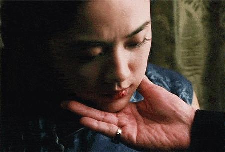 她连夜被封杀要坐牢了,她因耍大牌被封杀