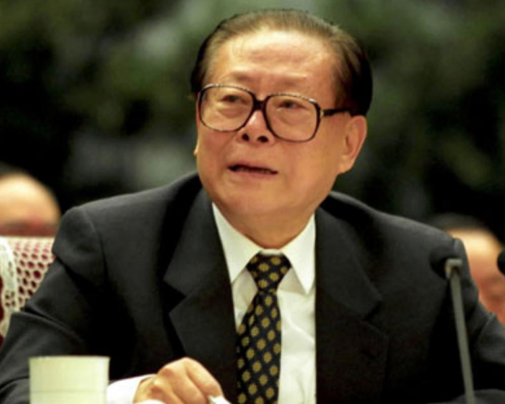 邓公培养了两位接班人，为何最终选了江*民泽**？邓公在晚年道出原因