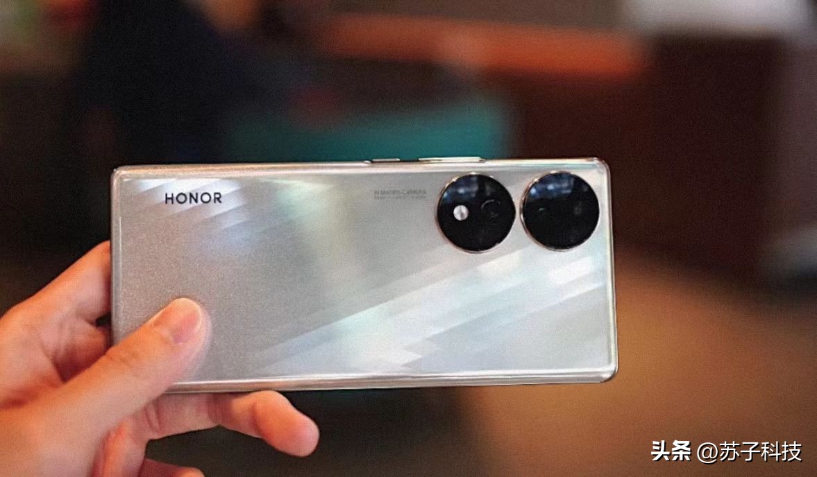 荣耀70系列定价2699起值得购买吗,荣耀70标配版到手价2099元