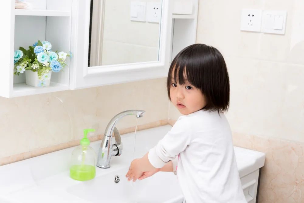 小儿舌头的各种症状如何解决,儿童舌头红色颗粒状怎么治疗