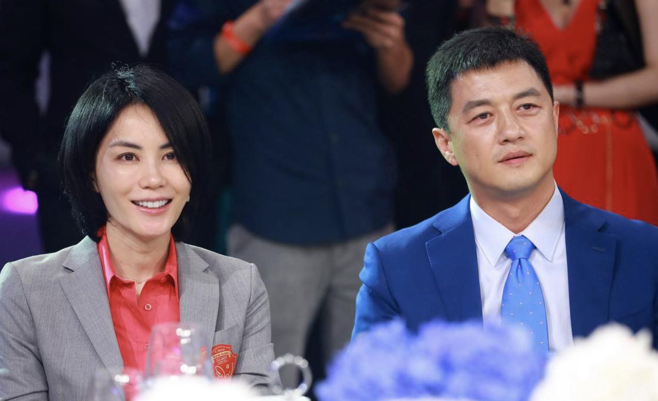 王菲谢霆锋牵手的轰动程度,王菲谢霆锋的坎坷十年经历