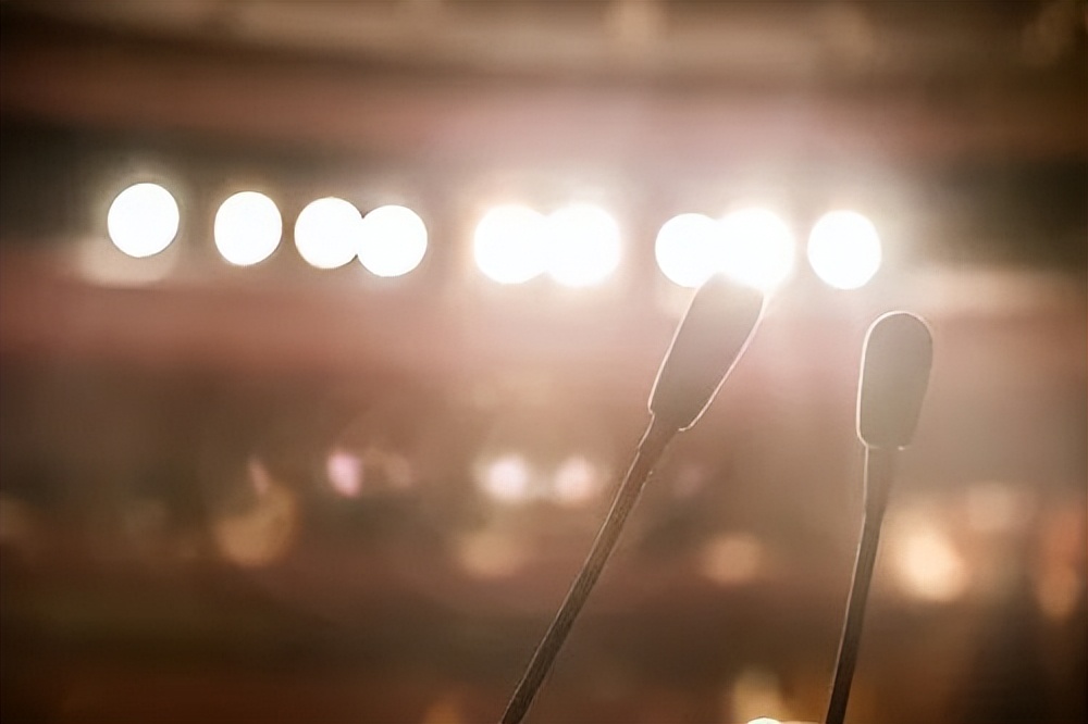 当众发言容易想笑,四个当众讲话常见问题的解决方法