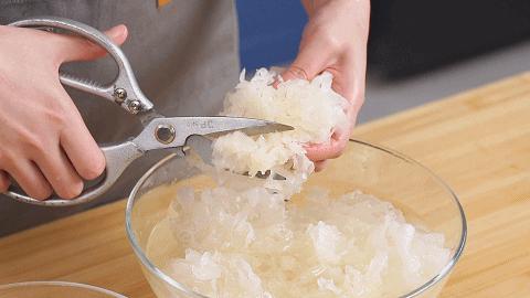 小孩支气管炎反复咳嗽煲什么汤喝,小孩子喉咙反复发炎咳嗽喝什么汤