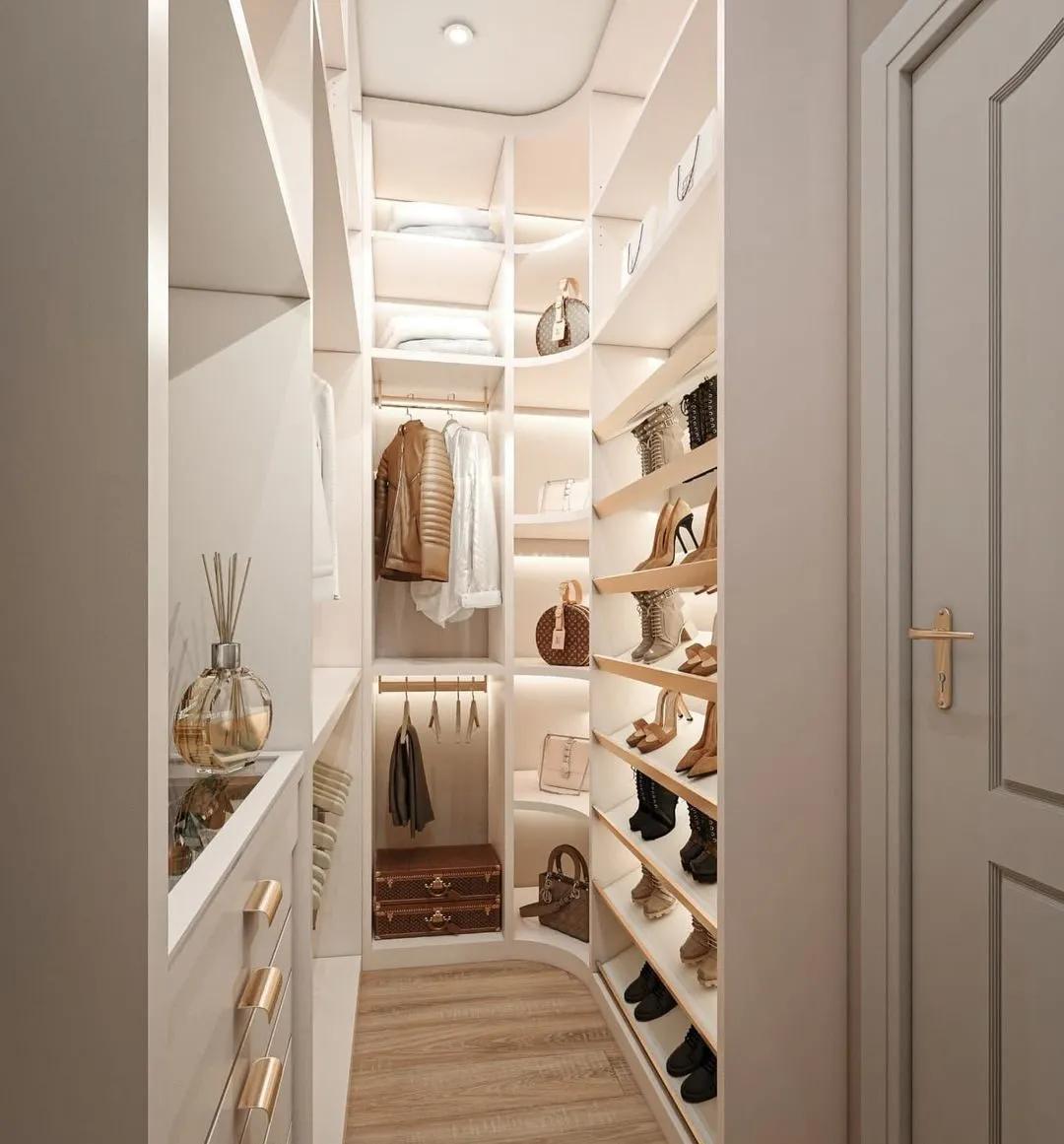 走入式衣帽间要做多大最合适,家庭步入式衣帽间设计尺寸