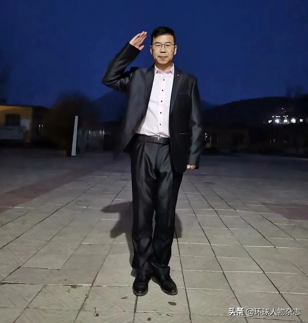 “逼”学生吃虾的山村校长，和被他守护的童年