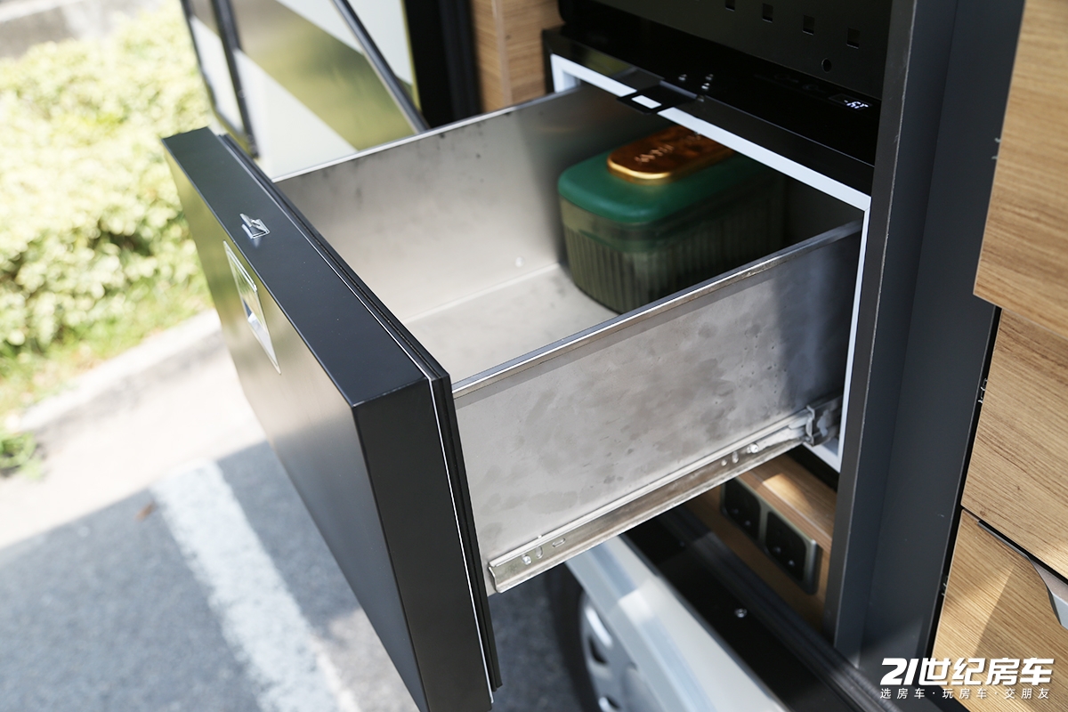 戴德房车urv2023款高配版,戴德云游C型大额头房车