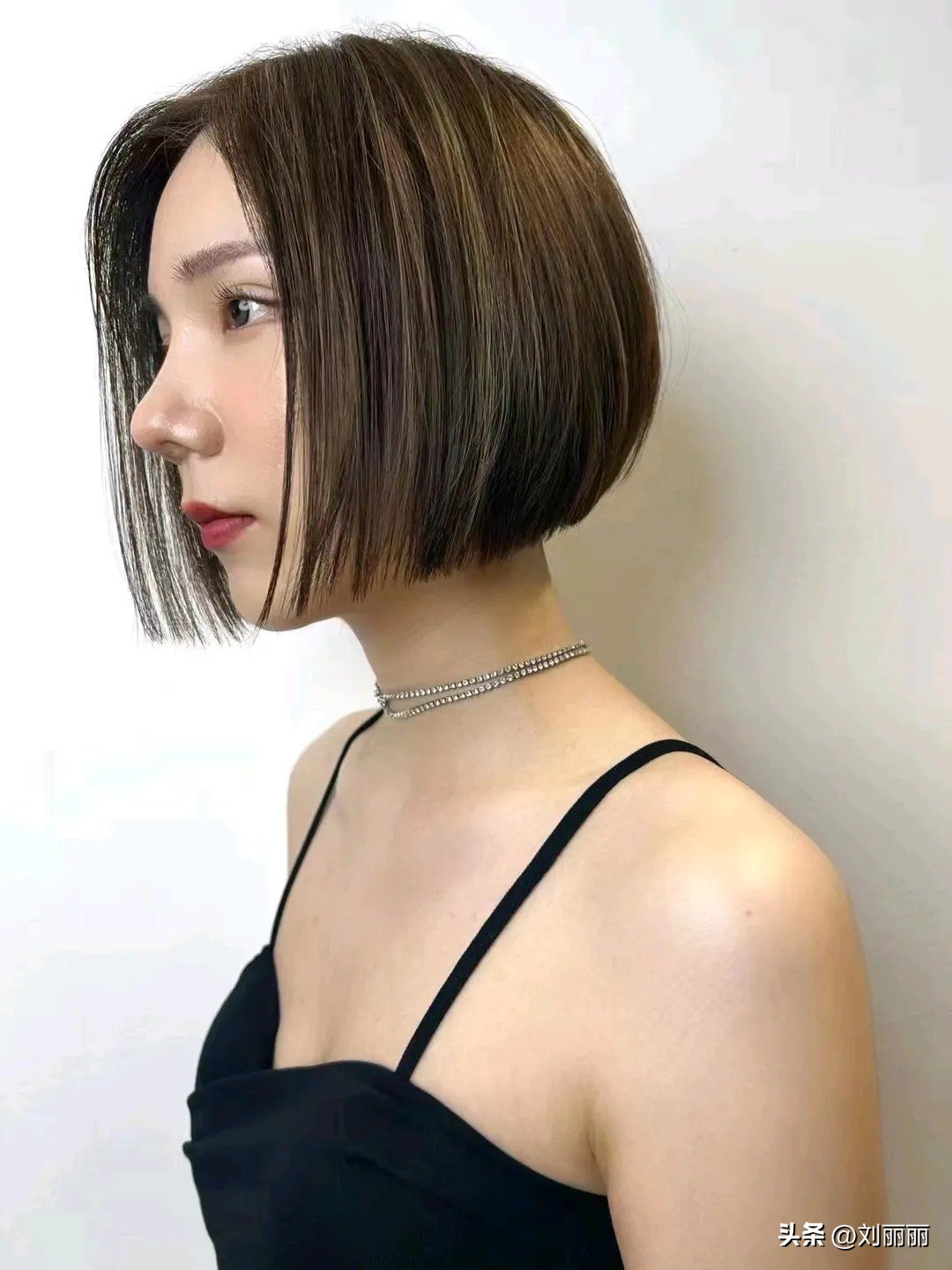 波波头挑染造型怎么搭配,减龄波波头烫发发型