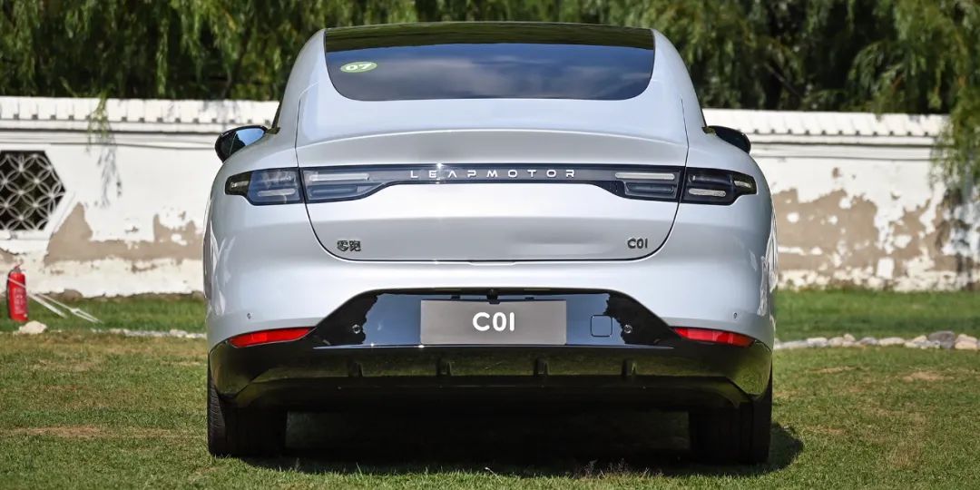 降价后的零跑c01值得买么,二手零跑c012022款后驱长续航版