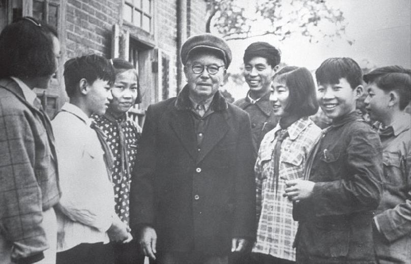 *旗国**方案备选38种，听了张治中的话，毛主席改选“黑马”五星红旗