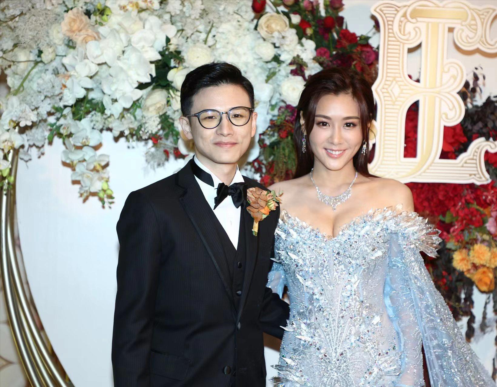 TVB长腿女神同老公芬兰补度蜜月，零下4度穿泳衣走模特步晒美背