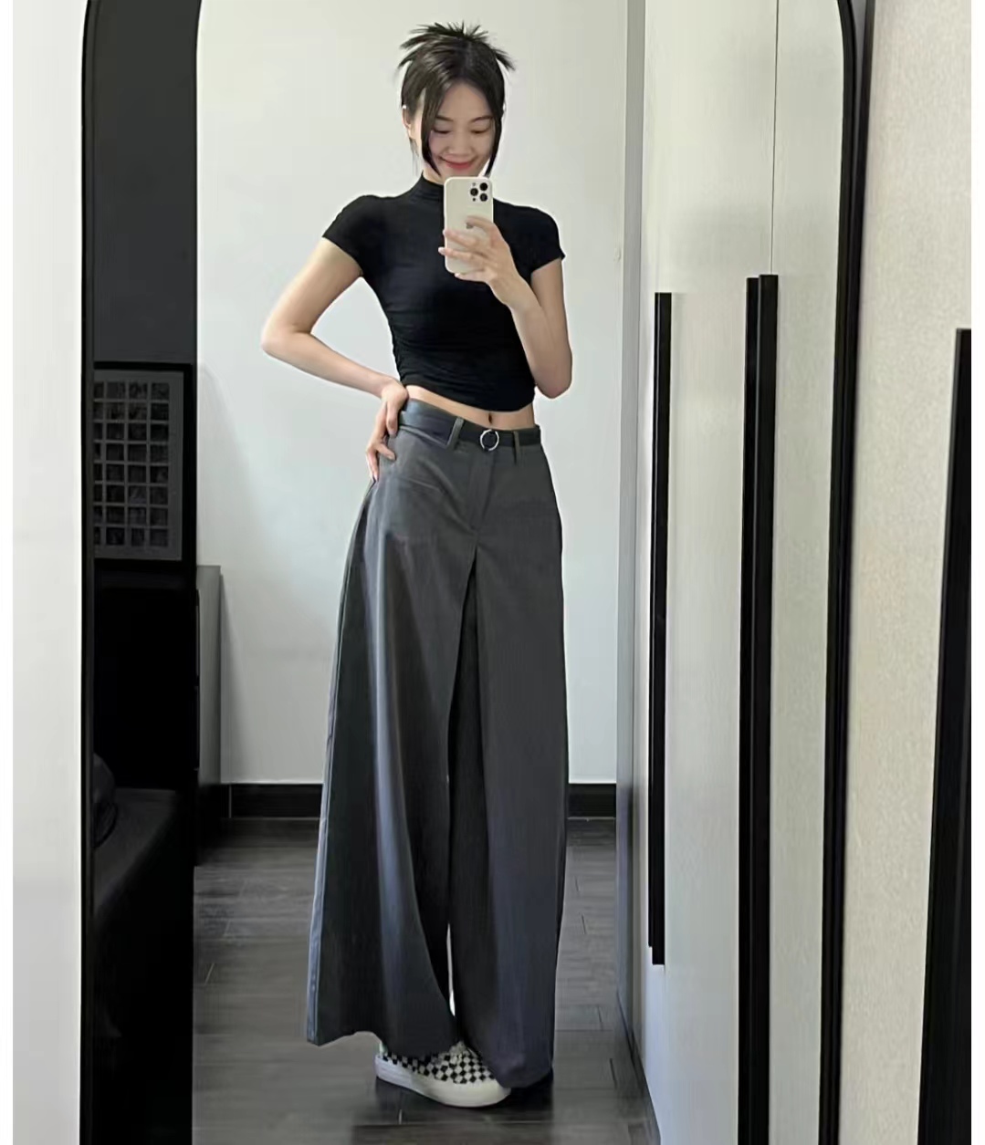 有垂感的灰裤子怎么搭配,有垂感的灰色裤子怎样搭配