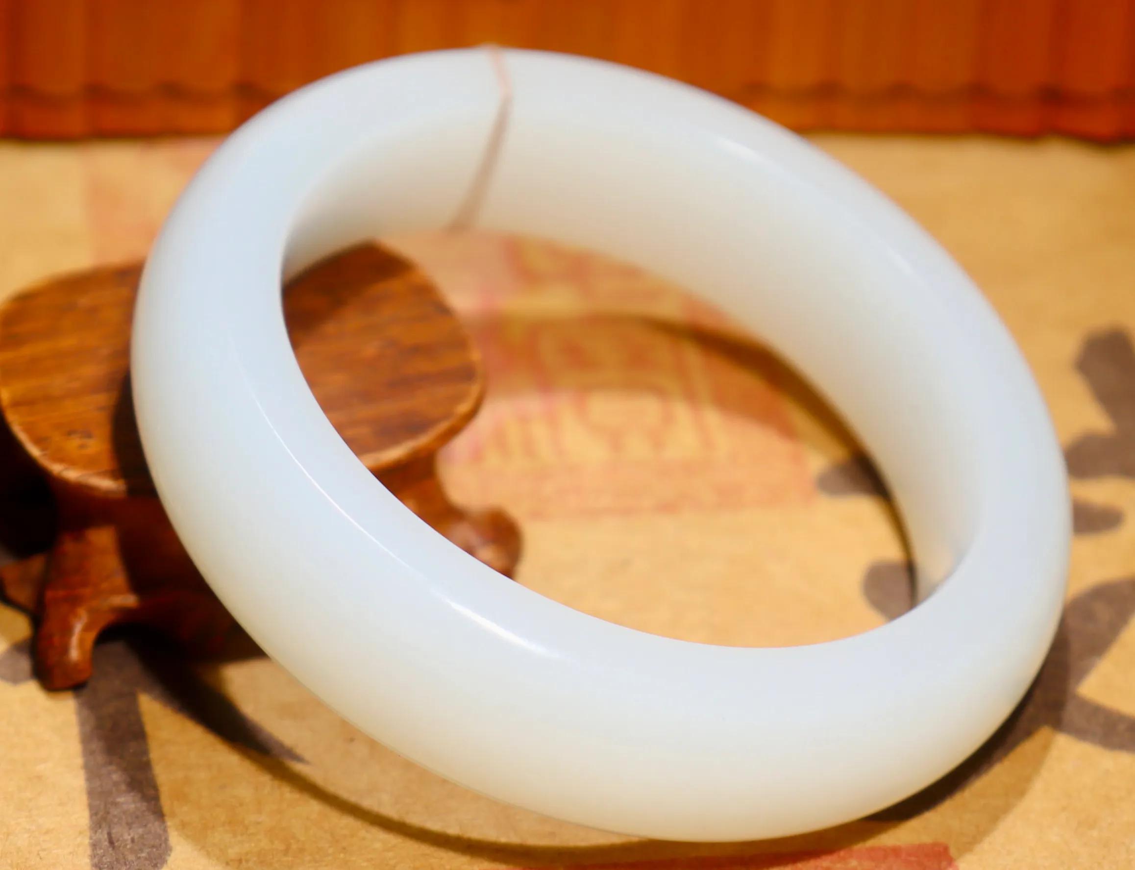 物有所值黄金,两千价位的和田玉手镯