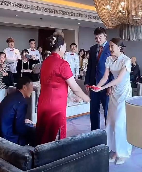 丛明晨婚礼伴郎入场,丛明晨婚礼在沈阳哪里举办