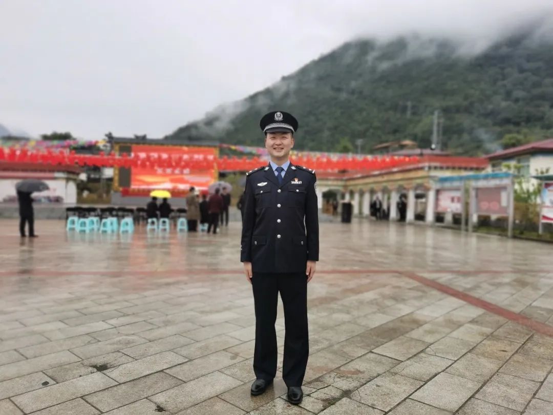 西藏民警巡逻被蚂蝗叮咬,西藏民警巡逻被35只蚂蝗咬伤