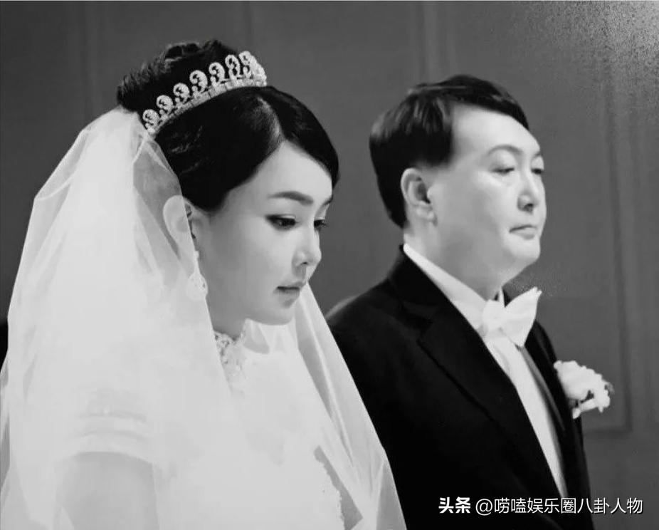 韩国第一夫人变低调，金建熙新年穿着好少女，吸取G20峰会教训