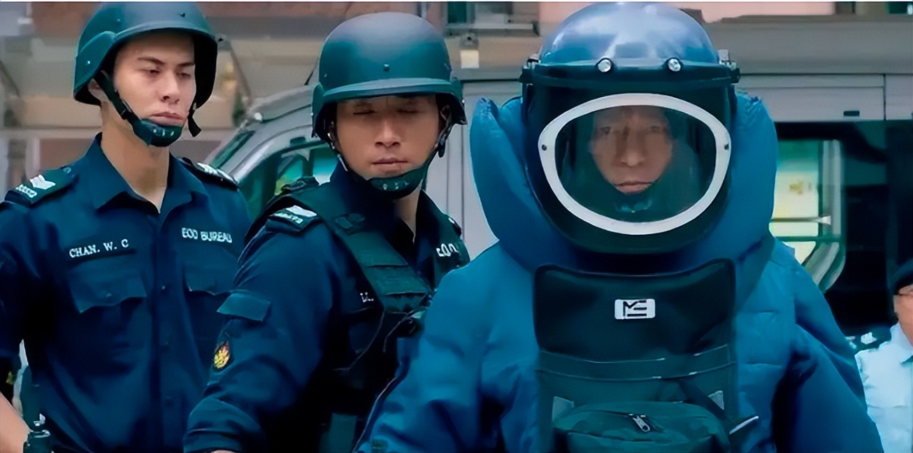 男子清明祭祖发现车辆显示有人,男子清明祭祖发现祖坟墓园被毁