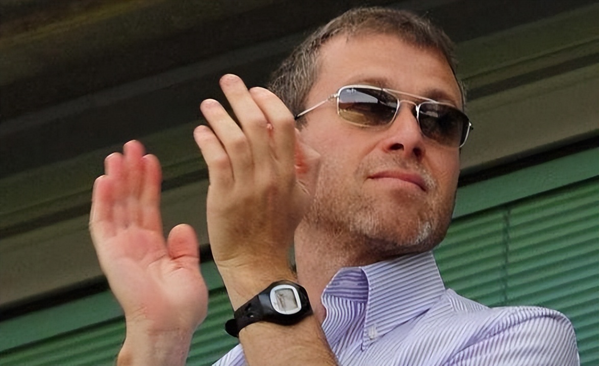 00年武汉设计院院长非要移民美国，沦落到捡垃圾，结果惨死地下室