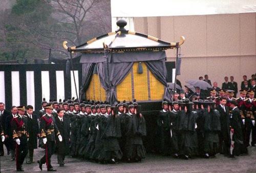 天皇逃脱审判苟活，日本无条件投降76年，中国从未享受战胜国权利
