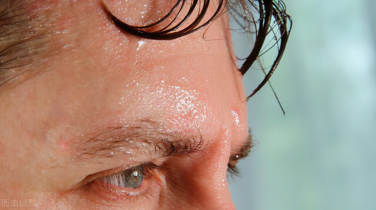 中医辨证脚底出汗好还是不出汗好,身体一半出汗一半不出汗中医