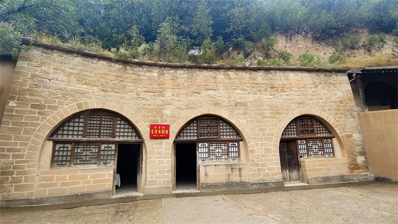 1937年周恩来在延安附近遇刺，警卫全部牺牲，到底是谁如此大胆？