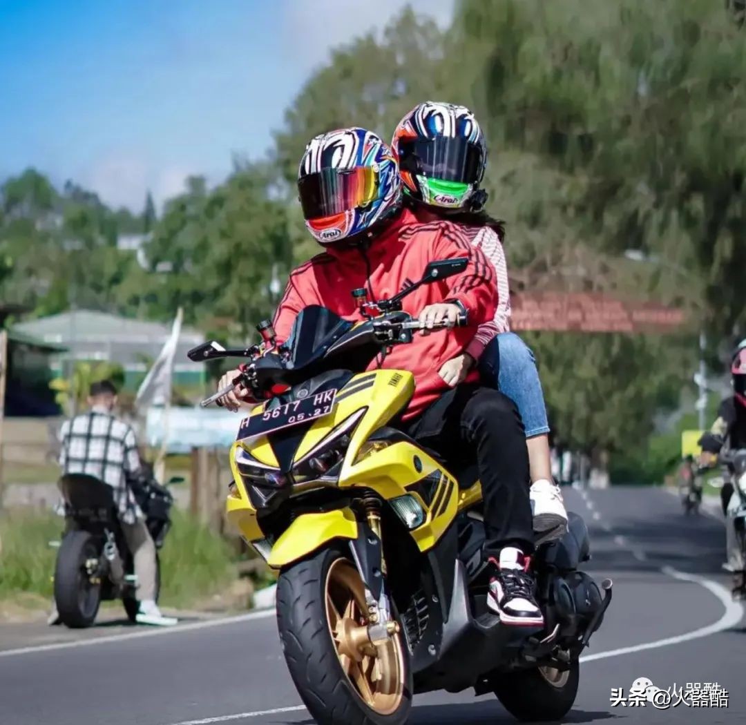 雅马哈nvx155帅气视频,aerox155与nvx155哪个好