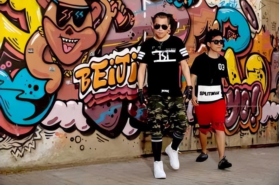 明星穿的十个潮牌,明星代言的潮牌衣服