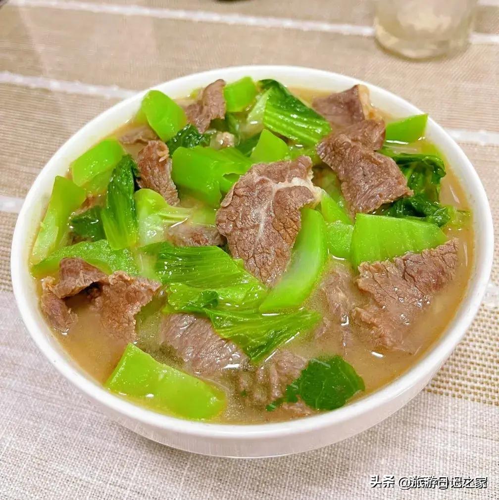 这四种食物经常吃对眼睛好,这四种食物中年人应多吃