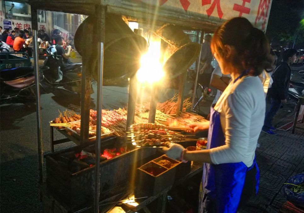 我，35岁带一个小孩，2022年被公司辞退，摆摊一年净赚20万