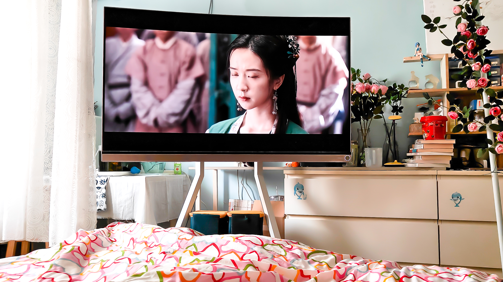 还在纠结电视用壁挂还是电视柜？有第三种方法！从此处处是C位