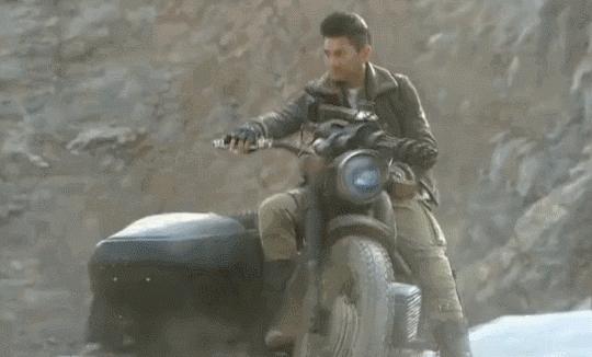 涂发胶抹口红，打仗住酒店，这些抗日剧，对得起以前的战士吗？