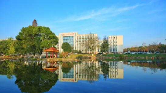 江苏大学扬州大学南京工业大学,扬州大学和江苏大学怎么选择