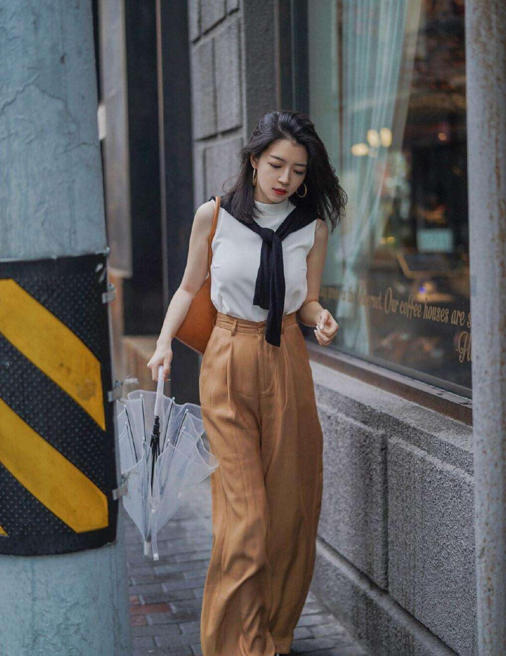 穿阔腿裤怎么搭上衣？看三木的穿搭示范，时尚又高级