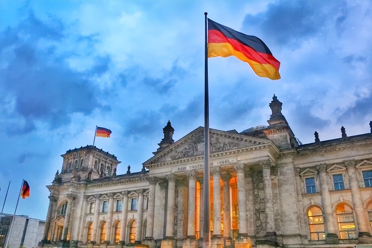 法国满大街,法国清一色标志警车