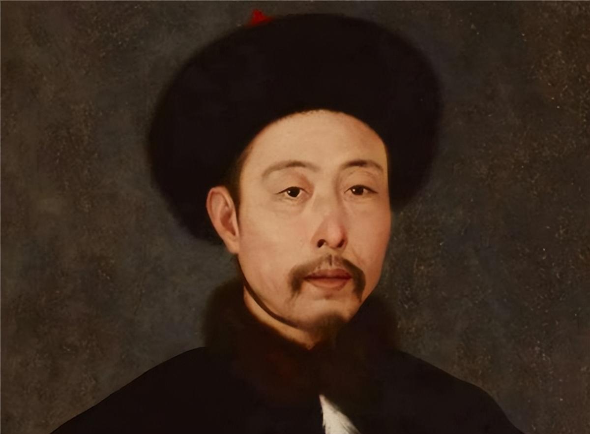 乾隆的“真容”被一意大利画师偷画下来，相貌竟是八字胡鹰钩鼻