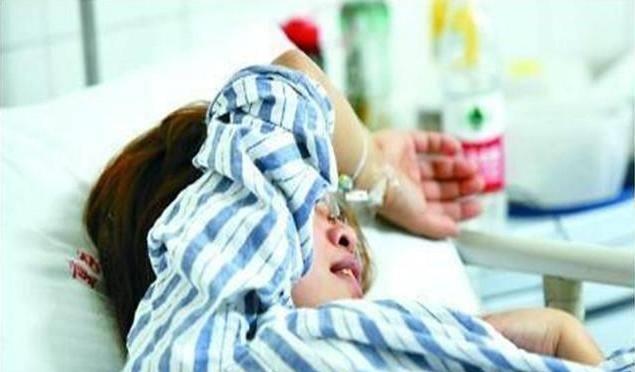 女大学生在宿舍生宝宝,女大学生在宿舍生下女婴