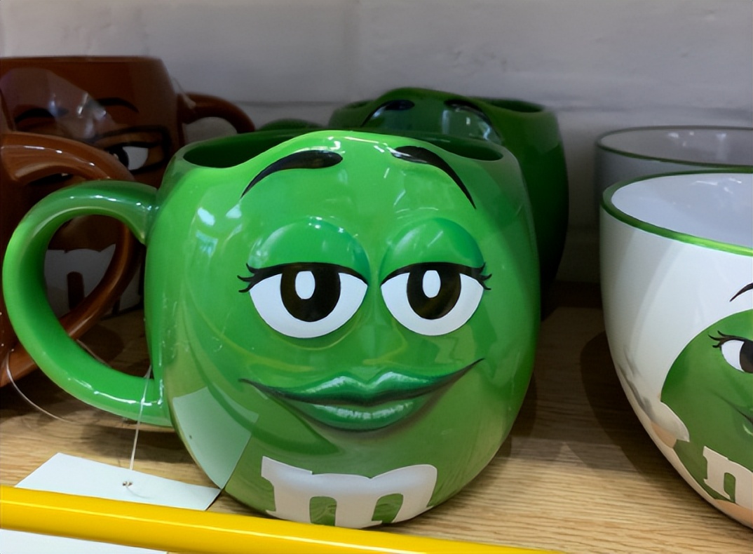 梅西撞脸卡通人物,梅西看到撞脸小罗