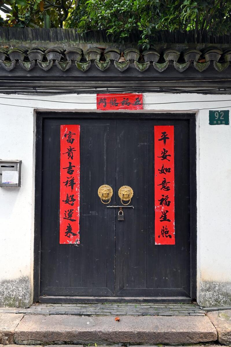 36岁儿子还没结婚，父母每个月给他五千，现在一家人过得很幸福